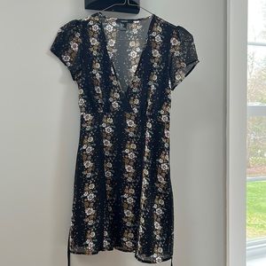 Forever 21 woman’s spring dress. Size small.